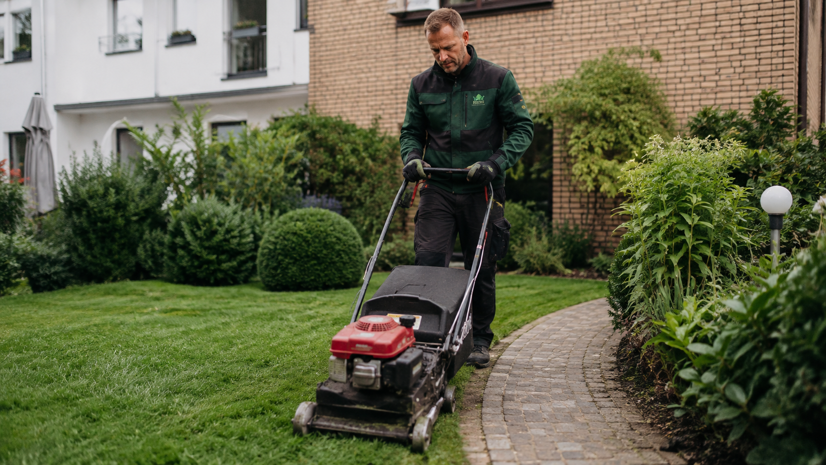 Rasenpflege und Rasenmähen durch Service Haus und Garten in Bochum